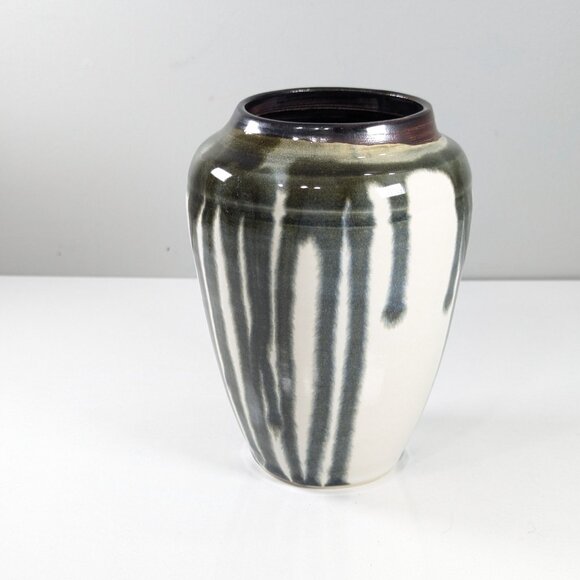 Handmade pottery vase in black and white, dark green drip, gothic home decor - Picture 4 of 9